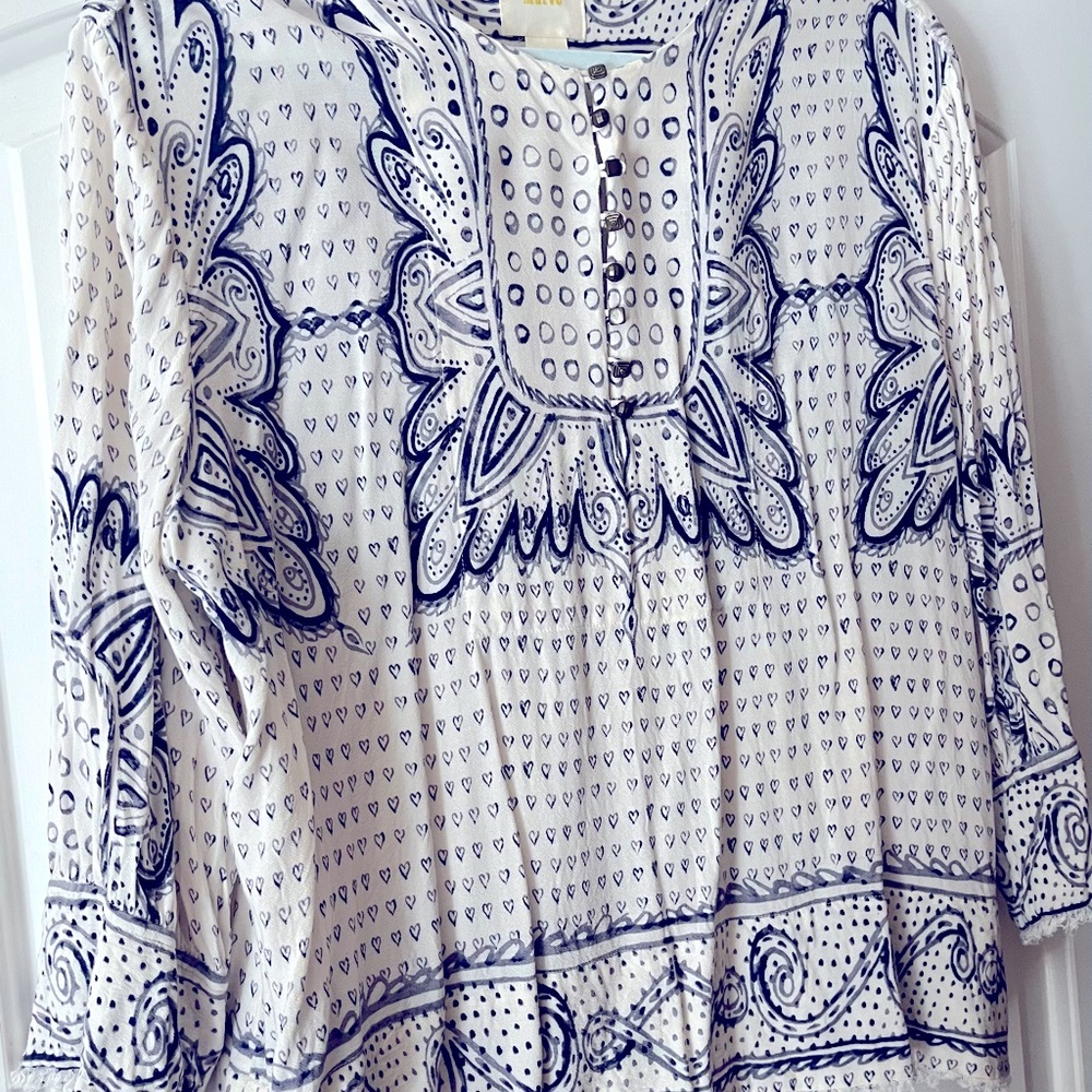 Anthropologie Maeve brand ladies top. Size M.